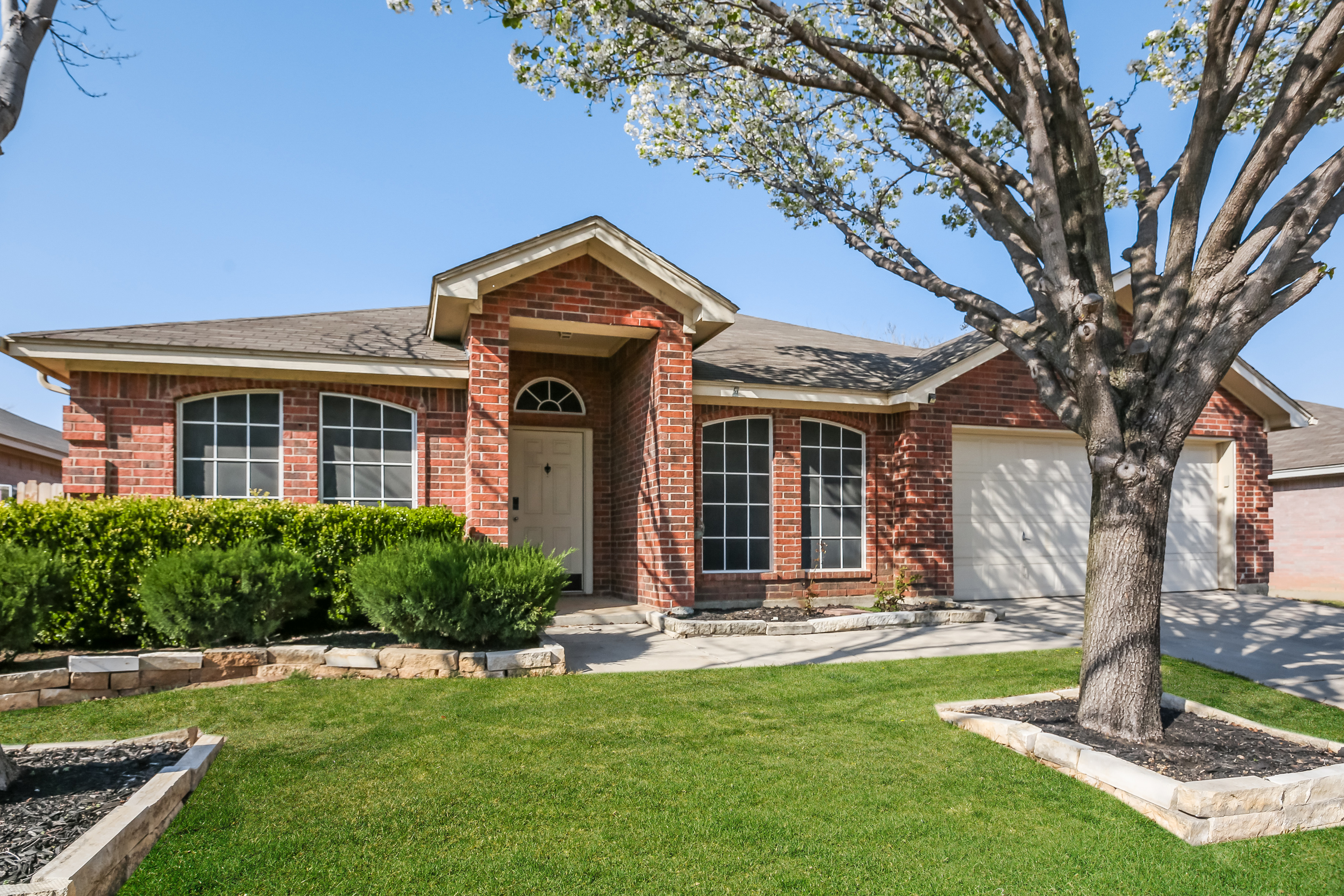 532 Denise St Saginaw, TX 76179